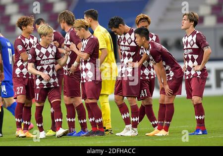 Doha, Qatar. 4 Dicembre 2020. I giocatori di Vissel Kobe reagiscono dopo la partita del Gruppo G tra Vissel Kobe del Giappone e Suwon Samsung Bluewings della Corea del Sud alla AFC Champions League 2020 a Doha, capitale del Qatar, 4 dicembre 2020. Credit: Nikku/Xinhua/Alamy Live News Foto Stock