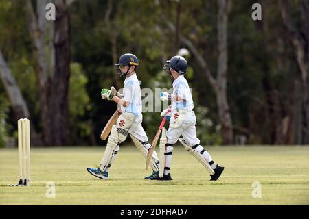 I Bushrangers di Benalla sotto dei 12 anni si impanano sui Colt di Wangaratta a Benalla. Australia Foto Stock