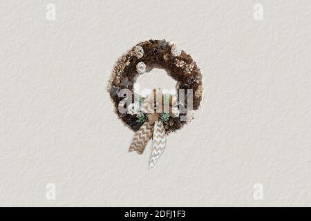Illustrazione pittorica di una corona di Natale fatta di aspetto naturalistico Rami di pino decorati con stoffa naturale Foto Stock