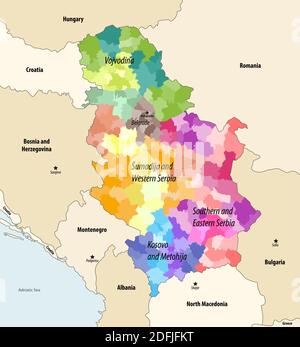 Distretti (e comuni) Della Serbia colorata da regioni statistiche mappa vettoriale con vicini paesi e territori Illustrazione Vettoriale