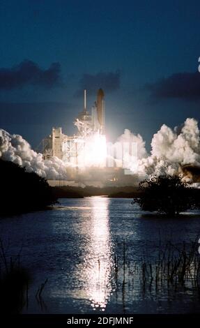 KENNEDY SPACE CENTER, USA - lancio dello Space Shuttle dal Kennedy Space Center, Florida, USA - Foto: Geopix/NASA Foto Stock
