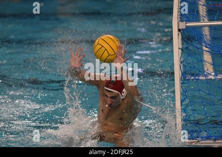 Savona, Italia. 5 dicembre 2020. Savona, Italia, Zanelli pool, 05 dicembre 2020, Lazar Dobozanov (VK Radnicki) durante VK Radnicki vs OSC Potsdam - LEN Euro Cup Waterpolo match Credit: Danilo Vigo/LPS/ZUMA Wire/Alamy Live News Foto Stock