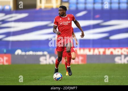 READING, INGHILTERRA. 5 DICEMBRE Sammy Ameobi di Nottingham Forest in azione durante lo Sky Bet Championship match tra Reading e Nottingham Forest al Madejski Stadium, leggendo Sabato 5 Dicembre 2020. (Credit: Jon Hobley | MI News) Credit: MI News & Sport /Alamy Live News Foto Stock