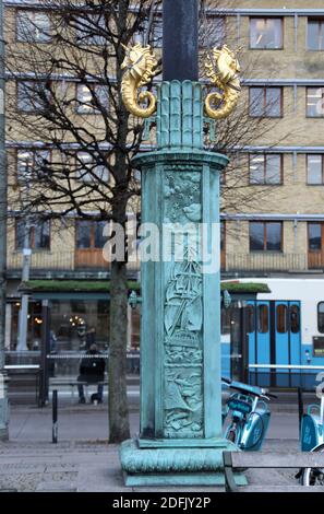 Emblema simbolico in Piazza Gustaf Adolfs a Goteborg Foto Stock