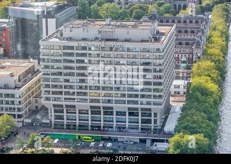 LONDRA, REGNO UNITO - 28 SETTEMBRE 2020: Vista aerea dell'ospedale di St Thomas Foto Stock