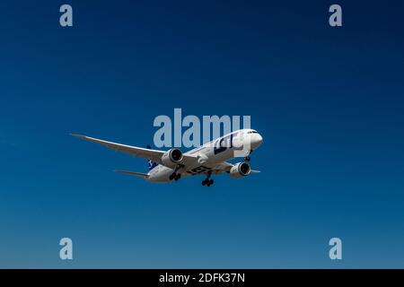 Toronto, Ontario, Canada - 22 giugno 2019. LOT vettore privato che si avvicina alla pista principale dell'aeroporto di Toronto Foto Stock