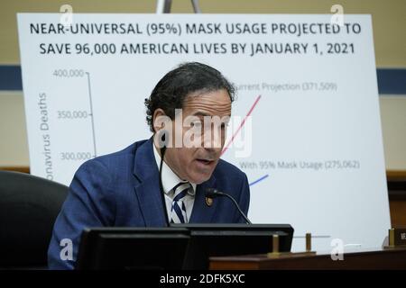 Jamie Raskin, D-Md., parla come Segretario della Salute e dei servizi umani Alex Azar testimonia al sottocomitato di selezione della Camera sulla crisi di Coronavirus, su Capitol Hill a Washington, venerdì 2 ottobre 2020. Foto di J. Scott Applewhite/Pool/ABACAPRESS.COM Foto Stock