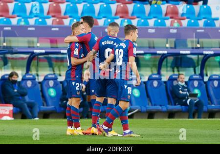 I giocatori di Levante festeggiano il traguardo di Dani Gomez durante il campionato spagnolo la Liga tra Levante e Getafe il 5 dicembre 2020 all'Estadio Ciutat de Valencia a Valencia, Spagna - Foto Maria Jose Segovia / Spagna DPPI / DPPI / LM Foto Stock