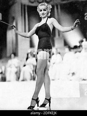 INA RAY HUTTON (1916-1984) nome del palco di Odessa Cowan, cantante e band leader del jazz americano. Foto promozionale su 1936 Foto Stock