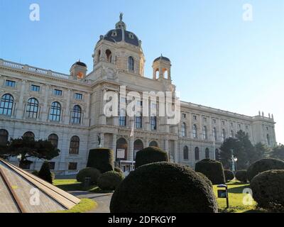 I musei gemelli, Vienna, Austria. 11 ottobre 2020 una coppia di edifici gemelli si trova di fronte a Maria-Theresien-Platz. Foto Stock