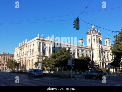 I musei gemelli, Vienna, Austria. 11 ottobre 2020 una coppia di edifici gemelli si trova di fronte a Maria-Theresien-Platz. Foto Stock