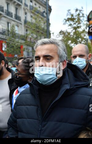 Membro francese del Parlamento del partito di sinistra francese la France Insoumise (LFI) Alexis Corbiere al raduno in omaggio a Samuel Paty, professore di storia e geografia al College du Bois d Aulne a Conflans-Sainte-honorine, decapitato venerdì 16 ottobre da un giovane fanatico musulmano ceceno. Assassinato per aver mostrato a questi studenti caricature del profeta Maometto. Parigi, Francia il 18 ottobre 2020. Foto di Karim Ait Adjedjou/Avenir Pictures/ABACAPRESS.COM Foto Stock