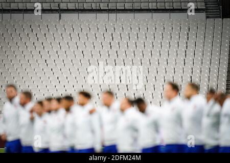 La squadra francese durante gli antemi nazionali nello stadio vuoto. Il Rugby Test Match Francia vs Galles si gioca a porte chiuse a causa della ripresa della pandemia del Covid-19 a Stade de France, Saint Denis, Francia il 24 ottobre 2020. Foto di Julien Poupart/ABACAPRESS.COM Foto Stock