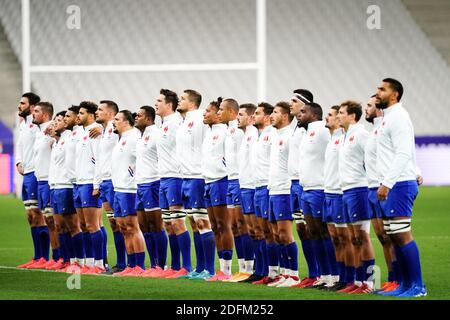 La squadra francese durante gli antemi nazionali nello stadio vuoto. Il Rugby Test Match Francia vs Galles si gioca a porte chiuse a causa della ripresa della pandemia del Covid-19 a Stade de France, Saint Denis, Francia il 24 ottobre 2020. Foto di Julien Poupart/ABACAPRESS.COM Foto Stock