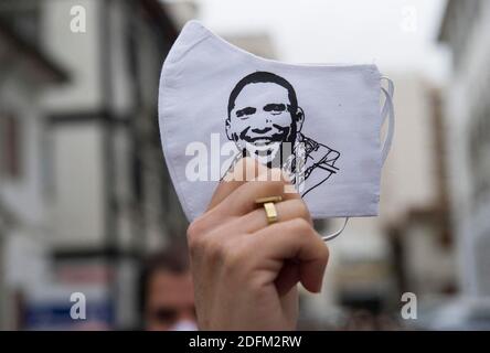 Gli algerini partecipano ad un raduno settimanale per chiedere il rilascio del giornalista Khaled DRANENI nella capitale Algeri, Algeria, il 26 ottobre 2020. Foto di Louiza Ammi/ABACAPRESS.COM Foto Stock