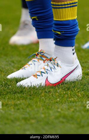 Wimbledon, Regno Unito. 05 dicembre 2020. Ollie Palmer di AFC Wimbledon a sostegno della campagna Stonewall Rainbow Laces durante la partita Sky Bet League 1 tra AFC Wimbledon e Bristol Rover al Plow Lane Stadium di Wimbledon, Inghilterra, il 5 dicembre 2020. Foto di Carlton Myrie. Credit: Prime Media Images/Alamy Live News Foto Stock