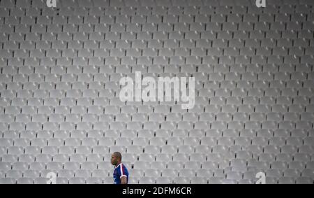 Illustrazione Stade de France è vuoto : lo zenzero francese Gael Fickou durante la partita dei tornei di rugby delle sei Nazioni tra Francia e Irlanda allo stade de France, a Saint Denis, alla periferia di Parigi, il 31 ottobre 2020. Foto di ELIOT BLONDT/ABACAPRESS.COM Foto Stock