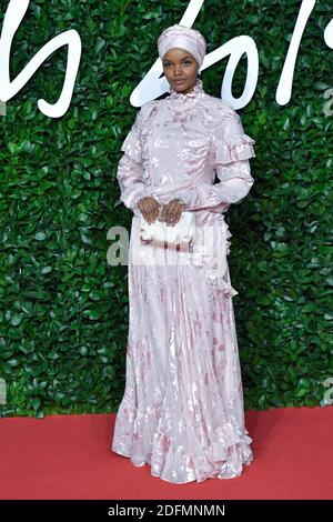 File foto datata 02 dicembre 2019 di Halima Aden che partecipa ai Fashion Awards 2019 alla Royal Albert Hall di Londra, Regno Unito. Il modello americano Halima Aden dice che sta smettendo di modellare la pista mentre compromette le sue convinzioni religiose. L'età di 23 anni è apparso sulla copertina di British Vogue, Vogue Arabia e Allure. Scrivendo su Instagram, ha detto che la pandemia del coronavirus aveva dato il suo tempo di smettere e pensare a che cosa i suoi valori sono come una donna musulmana. "Essere un 'hijabi' è veramente un viaggio con un sacco di alti e bassi," ha detto. Foto di Aurore Marechal/ABACAPRESS.COM Foto Stock