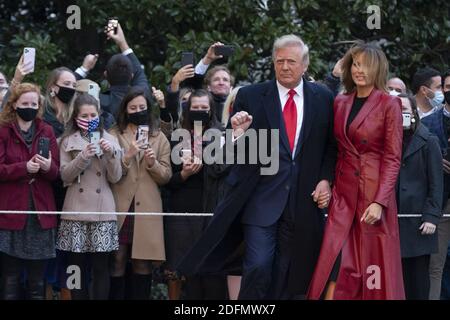 Washington, Stati Uniti. 05 dicembre 2020. Il presidente degli Stati Uniti Donald J. Trump e la First Lady Melania Trump partono dalla Casa Bianca a Washington, DC sabato 5 dicembre 2020 per partecipare a un raduno politico in Georgia. Foto di Chris Kleponis/UPI Credit: UPI/Alamy Live News Foto Stock