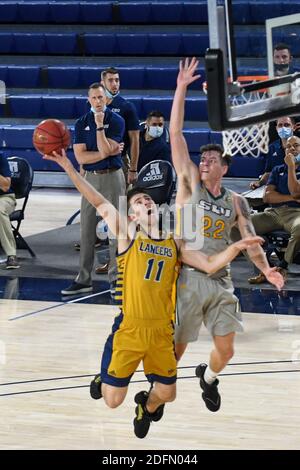 Riverside, California, Stati Uniti. 4 Dicembre 2020. La guardia della California Baptist University tre Armstrong (11) va in su per un colpo durante il gioco. La CBU Lancers ha ospitato i se Louisiana Lions al CBU Event Center di Riverside. Credit: Ardie Crenshaw/ZUMA Wire/Alamy Live News Foto Stock