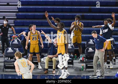 Riverside, California, Stati Uniti. 4 Dicembre 2020. La California Baptist University reagisce a un cestino a 3 punti durante il gioco. La CBU Lancers ha ospitato i se Louisiana Lions al CBU Event Center di Riverside. Credit: Ardie Crenshaw/ZUMA Wire/Alamy Live News Foto Stock