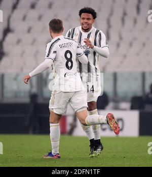 (201206) -- TORINO, 6 dicembre 2020 (Xinhua) -- il Weston Mckennie dell'FC Juventus celebra il suo obiettivo durante una partita di calcio tra il FC Juventus e Torino a Torino, 5 dicembre 2020. (Foto di Federico Tardito/Xinhua) Foto Stock