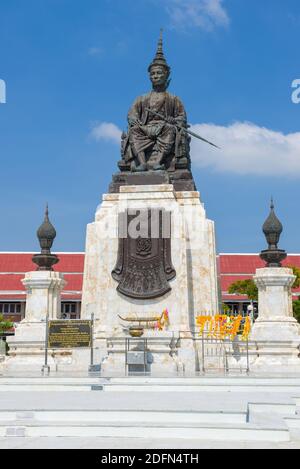 PHETCHABURI, THAILANDIA - 13 DICEMBRE 2018: Monumento al Re Mongkut (Rama IV) primo piano in una giornata di sole Foto Stock