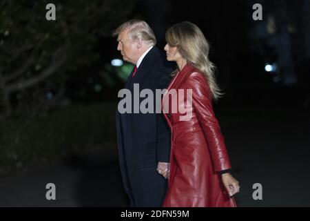 Washington, Stati Uniti. 05 dicembre 2020. Il presidente degli Stati Uniti Donald J. Trump e la First Lady Melania Trump tornano alla Casa Bianca di Washington, DC sabato 5 dicembre 2020 dopo aver partecipato a un raduno politico in Georgia. Photo Chris Kleponis/UPI Credit: UPI/Alamy Live News Foto Stock