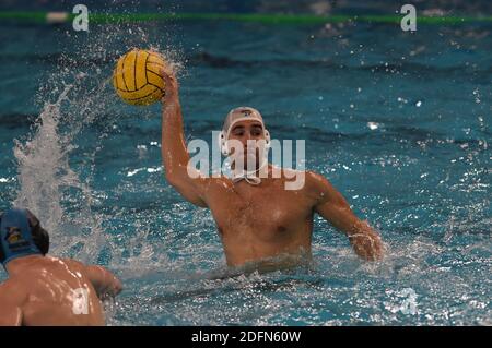 Savona, Italia. 05 dicembre 2020. RASOVIC Strahinja (VK Radnicki) durante VK Radnicki vs OSC Potsdam, LEN Euro Cup Waterpolo match a savona, Italia, dicembre 05 2020 Credit: Independent Photo Agency/Alamy Live News Foto Stock