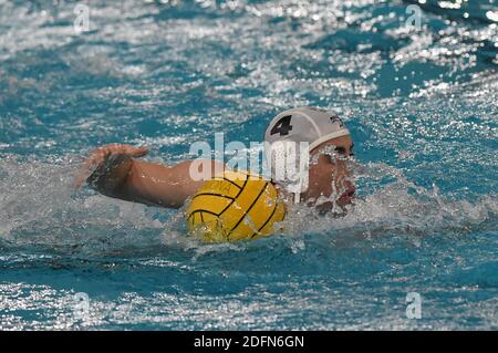 Savona, Italia. 5 dicembre 2020. Savona, Italia, Zanelli pool, 05 dicembre 2020, JANKOVIC Filip (VK Radnicki) durante VK Radnicki vs OSC Potsdam - LEN Euro Cup Waterpolo match Credit: Danilo Vigo/LPS/ZUMA Wire/Alamy Live News Foto Stock