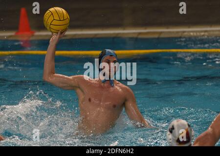 Savona, Italia. 5 dicembre 2020. Savona, Italia, Zanelli pool, 05 dicembre 2020, Nehuen Paz (Bologna) durante VK Radnicki vs OSC Potsdam - LEN Euro Cup Waterpolo Match Credit: Danilo Vigo/LPS/ZUMA Wire/Alamy Live News Foto Stock