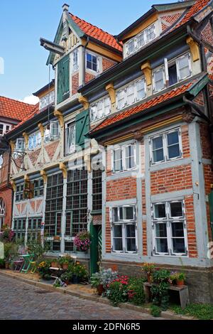 Storica birreria e distilleria, costruita nel 1633, in un vicolo della città vecchia di Lauenburg, Ducato della Contea di Lauenburg, Schleswig-Holstein, Germania Foto Stock