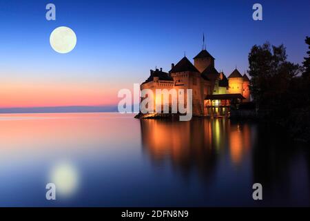 Chateau de Chillon, luna piena, Lago di Ginevra, Svizzera Foto Stock