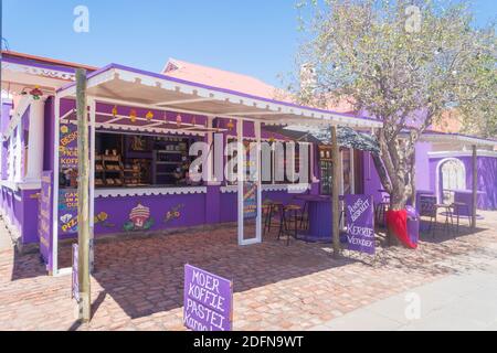 Beaufort West, Sud Africa tradizionale casa basata piccola impresa specializzata in take away o fast food con zona di mangiare all'aperto Foto Stock