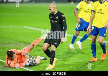 Cadice, Spagna. 05 dicembre 2020. Conan Ledesma di Cadice e Martin Braithwaite di Barcellona durante il campionato spagnolo la Liga, partita di calcio tra Cadiz CF e FC Barcellona, il 5 dicembre 2020 allo stadio Ramon de Carranza di Cadice, Spagna - Foto Joaquin Corchero / Spagna DPPI / DPPI / LM Credit: Paola Benini/Alamy Live News Foto Stock