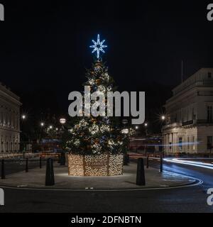 ChristmasTree, e luci e decorazioni in Lower Regent Street, Londra Foto Stock