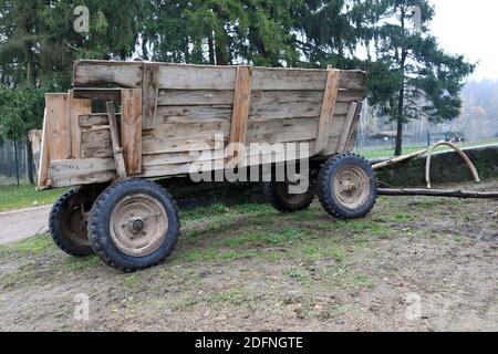 Carro in legno su rancho in autunno Foto Stock