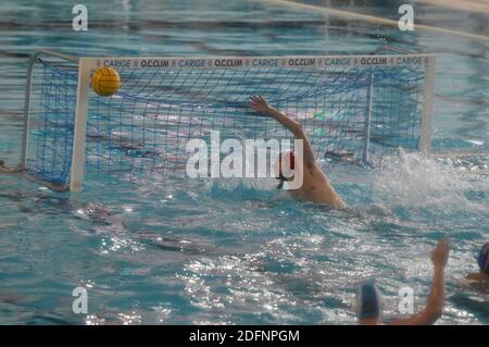 Savona, Italia. 06 dicembre 2020. Florian Thomm (OSC Potsdam) durante Potsdam vs Mediterrani, LEN Euro Cup Waterpolo match a savona, Italia, dicembre 06 2020 Credit: Independent Photo Agency/Alamy Live News Foto Stock