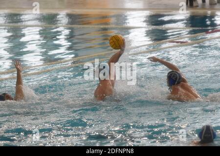 Savona, Italia. 06 dicembre 2020. EISENREICH Noel (OSC Potsdam) durante Potsdam vs Mediterrani, LEN Euro Cup Waterpolo match a savona, Italia, dicembre 06 2020 Credit: Independent Photo Agency/Alamy Live News Foto Stock