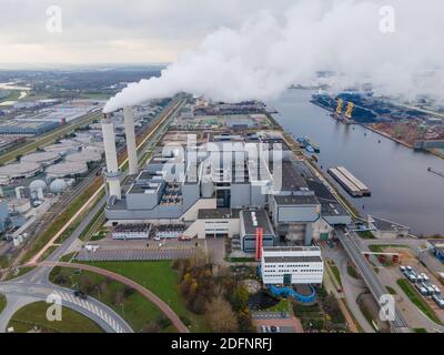 Impianto di recupero dell'energia di scarico, Amsterdam Westpoort che brucia rifiuti per recuperare energia. Vista aerea del drone Foto Stock