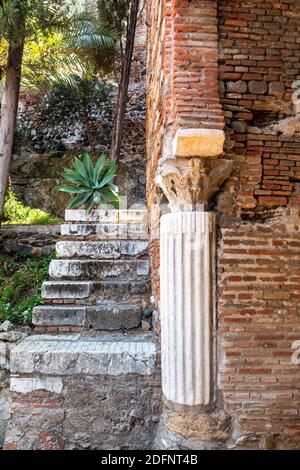 Particolare architettonico dell'Alcazaba, una sontuosa fortificazione del periodo islamico dell'XI secolo costruita a Malaga, Costa del Sol, Andalusia, Foto Stock