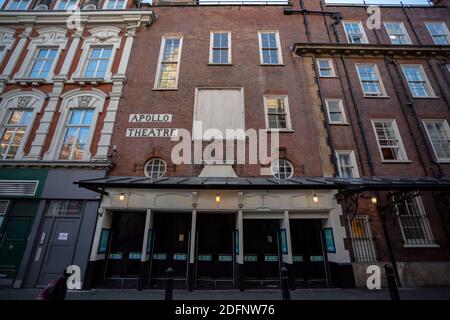 LONDRA, REGNO UNITO - 25 MARZO 2019. Un ingresso laterale di Rupert Street con vista dell'Apollo Theatre nel quartiere dei teatri del West End Foto Stock