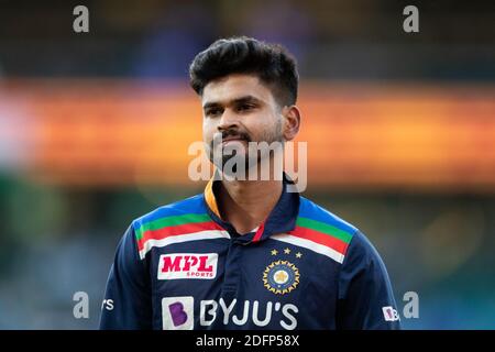 Sydney, Australia. 06 dicembre 2020. Shreyas Iyer of India guarda durante la seconda partita della Dettol ODI T20I Series tra Australia e India al Sydney Cricket Ground, Sydney, Australia, il 6 dicembre 2020. Foto di Peter Dovgan. Solo per uso editoriale, è richiesta una licenza per uso commerciale. Nessun utilizzo nelle scommesse, nei giochi o nelle pubblicazioni di un singolo club/campionato/giocatore. Credit: UK Sports Pics Ltd/Alamy Live News Foto Stock