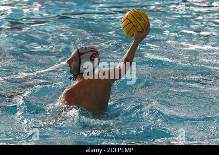 Savona, Italia. 6 Dicembre 2020. Savona, Italia, Zanelli pool, 06 dicembre 2020, Rizzo Valerio (Savona) durante Rari Nantes Savona vs Radnicki - LEN Euro Cup Waterpolo Match Credit: Danilo Vigo/LPS/ZUMA Wire/Alamy Live News Foto Stock