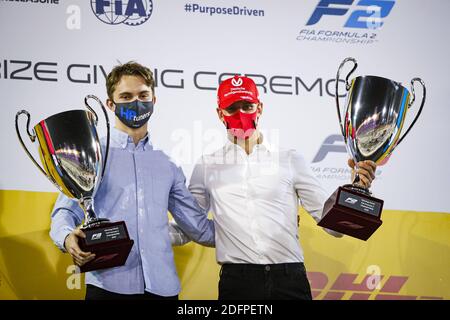 Schumacher Mick (ger), Prema Racing, Dallara F2 2018, ritratto, festeggiando con Piastri Oscar (aus), Prema Racing, Dallara F3 2019, durante la F2&amp; F3 premiazione cerimonia della stagione 2020, 6 dicembre 2020 sul circuito Internazionale del Bahrain, a Sakhir, Bahrain - Foto Florent Gooden / DPPI / LM Foto Stock