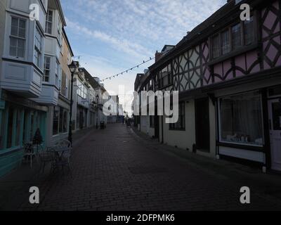 Faversham, Kent, Regno Unito. 6 dicembre 2020. Swale ha ancora uno dei più alti tassi di infezione da covidi nel paese. Foto di Faversham High Street a Swale la domenica. Credit: James Bell/Alamy Live News Foto Stock