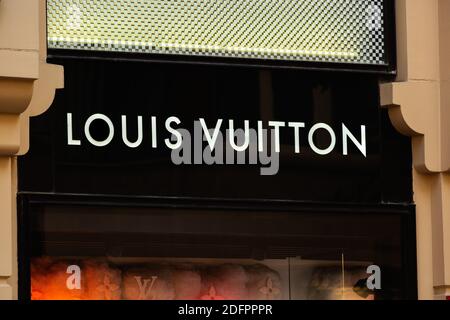 Louis Vuitton Fashion Store façade a Nisantasi. Nisantasi, Turchia. Foto Stock