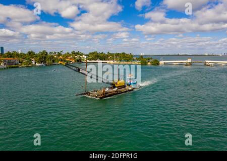 Foto aerea Atlantic Miami Boat Lift chiatta e gru Foto Stock