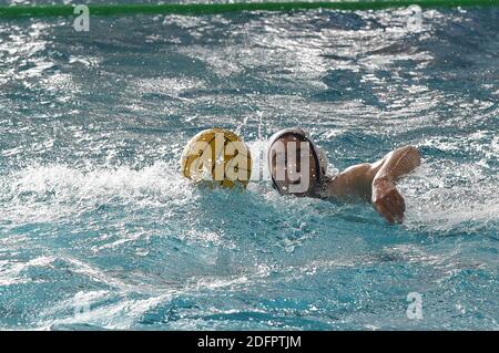 Savona, Italia. 6 Dicembre 2020. Savona, Italia, Zanelli pool, 06 dicembre 2020, Alessio Caldieri (Savona) durante Rari Nantes Savona vs Radnicki - LEN Euro Cup Waterpolo Match Credit: Danilo Vigo/LPS/ZUMA Wire/Alamy Live News Foto Stock