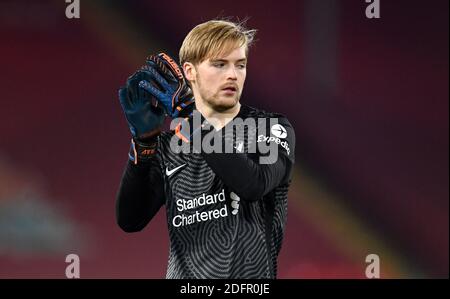 Caoimhin Kelleher, portiere di Liverpool, reagisce dopo il fischio finale durante la partita della Premier League ad Anfield, Liverpool. Foto Stock